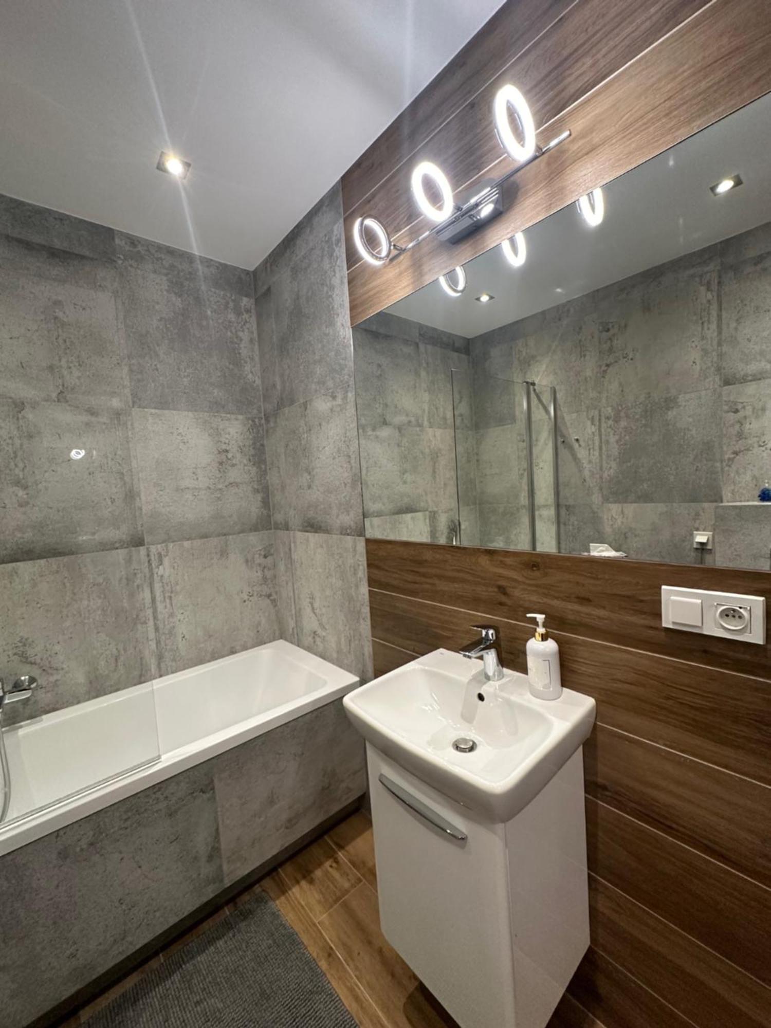 Modern Apartment Near To The Chopin'S Airport Cybernetyki 2A ワルシャワ エクステリア 写真
